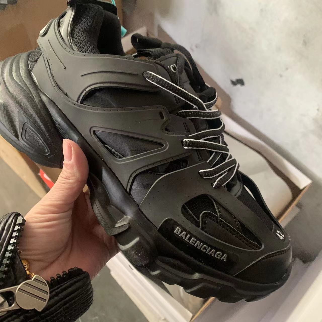 【正規取扱店】【品質の高い商品】★BALENCIAGA★Low-Top Sneakers