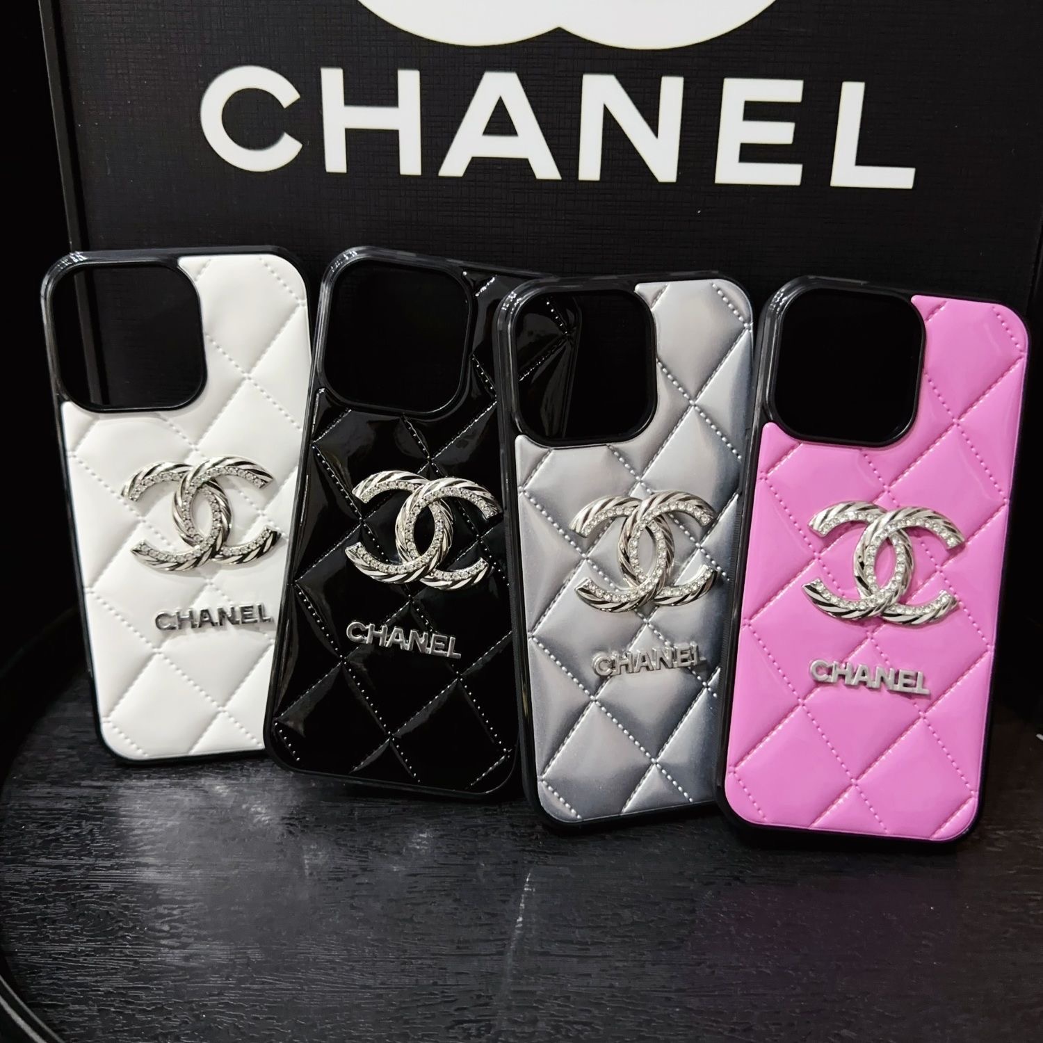 CHANEL電話ケース
