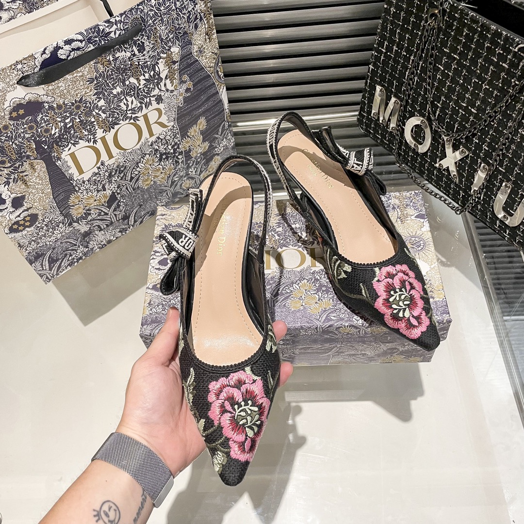 DIOR 新作刺繍ハイヒール 08zm 95759
