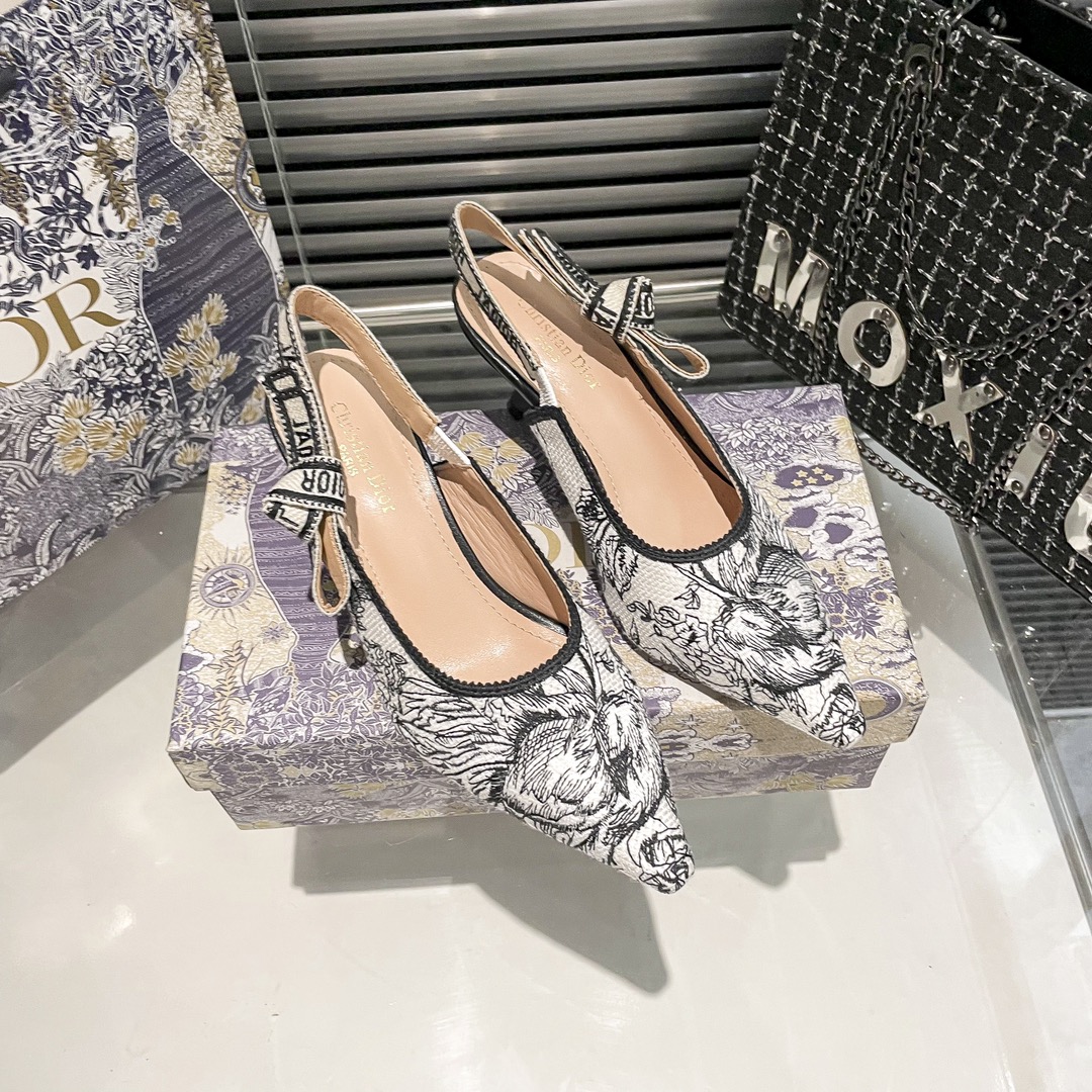 DIOR 新作刺繍ハイヒール 03zm 95759
