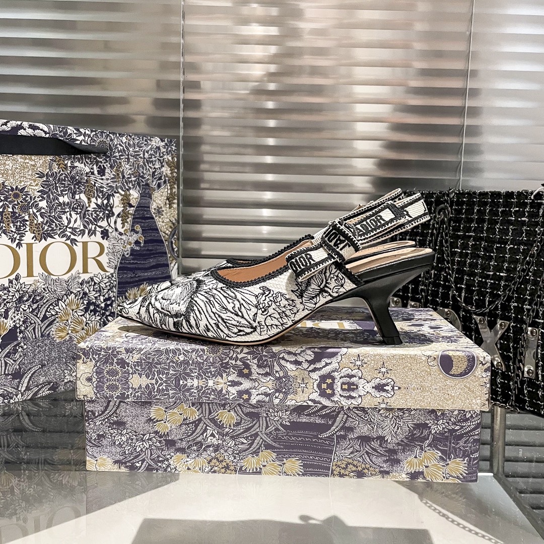 DIOR 新作刺繍ハイヒール 03zm 95759