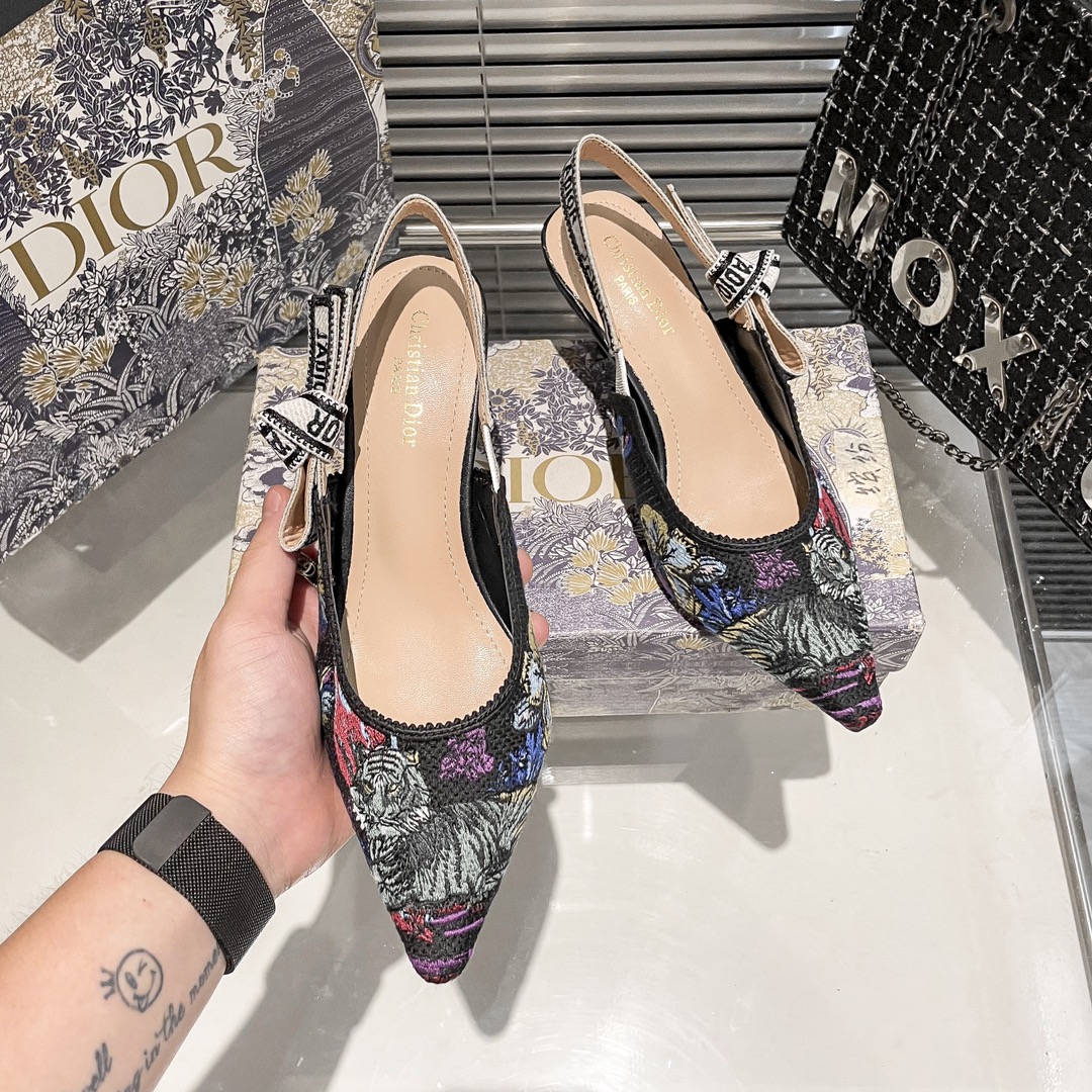 DIOR 新作刺繍ハイヒール 09zm 95759