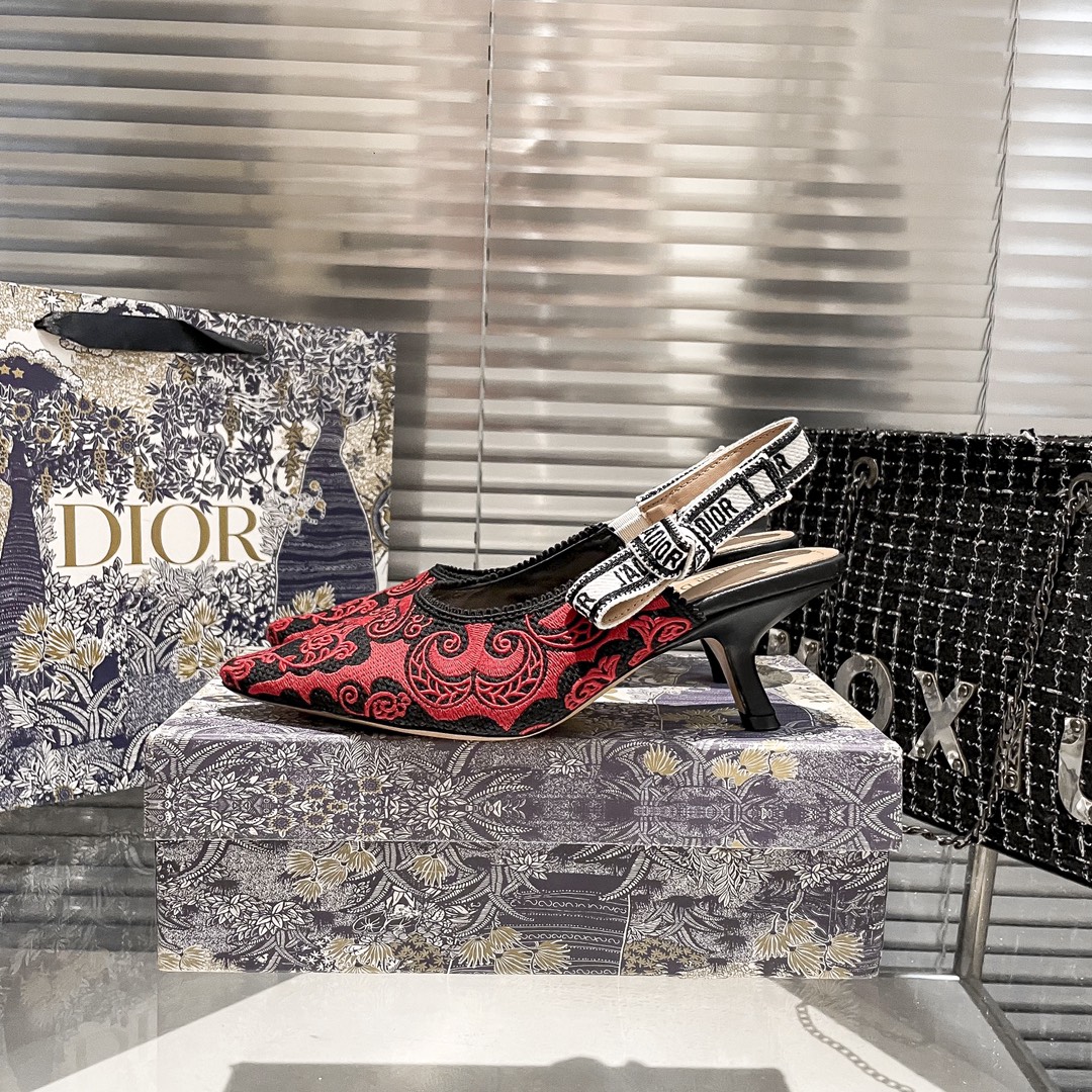 DIOR 新作刺繍ハイヒール 10zm 95759