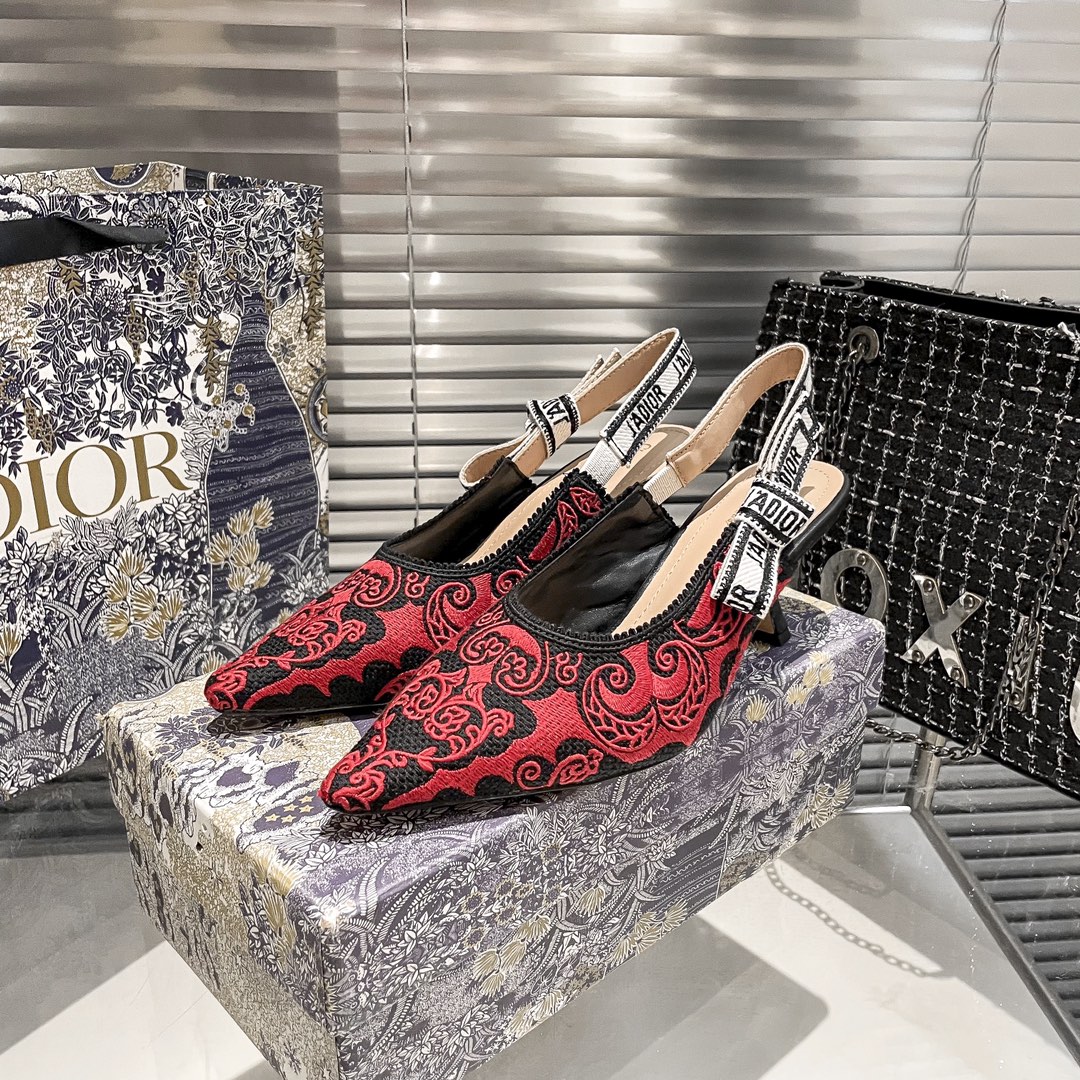 DIOR 新作刺繍ハイヒール 10zm 95759