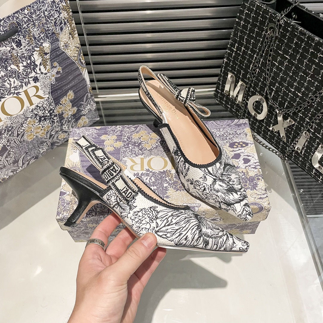 DIOR 新作刺繍ハイヒール 03zm 95759