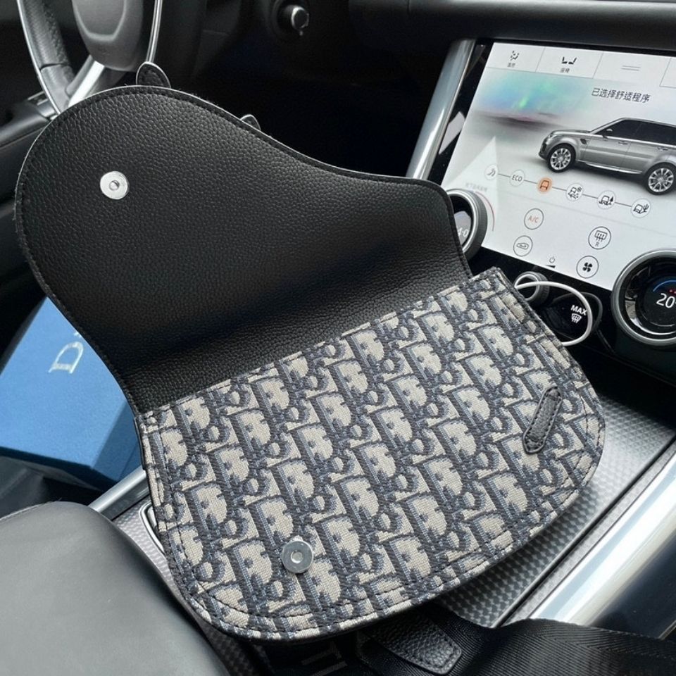 Dior SADDLE メッセンジャーバッグ