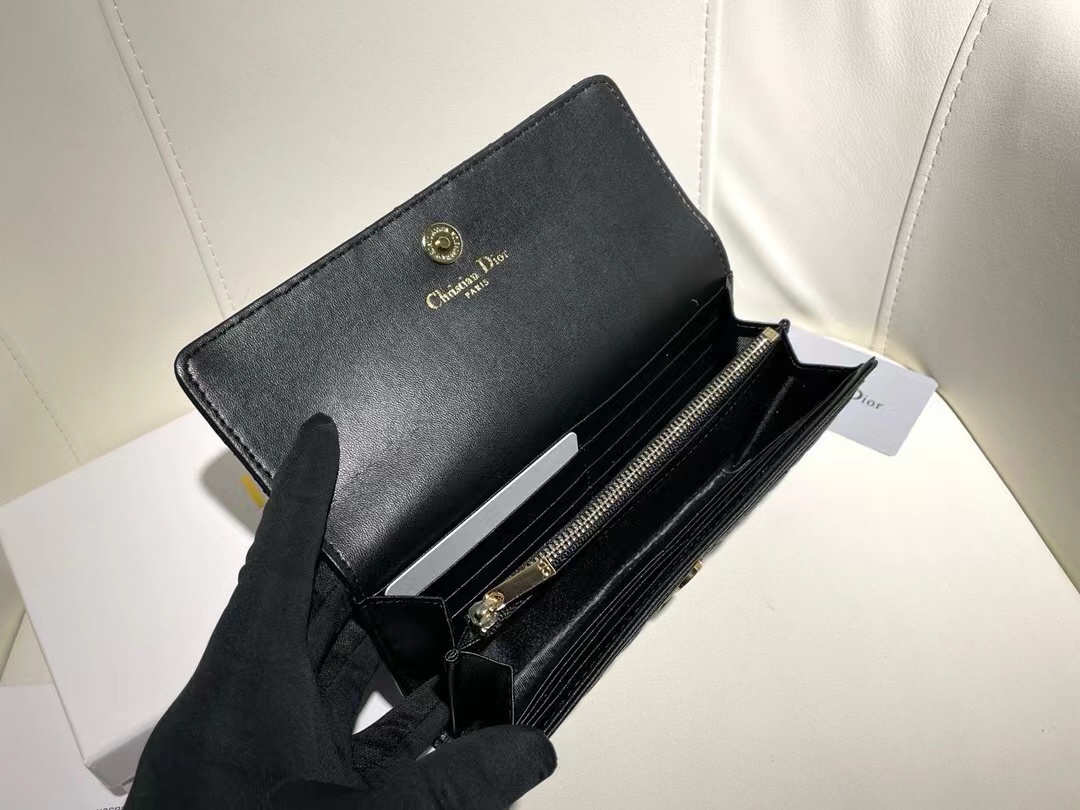 Dior　人気財布