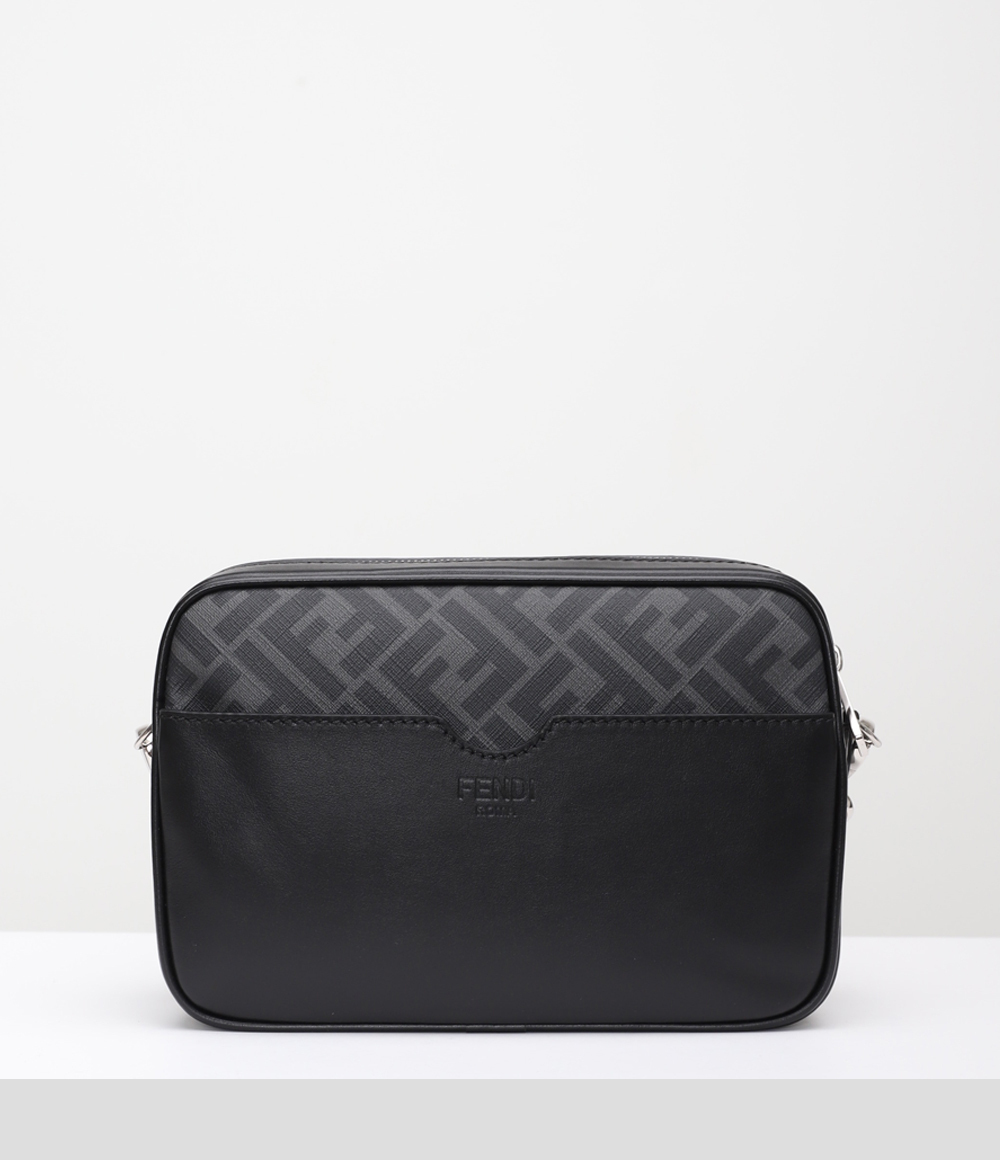 FENDI ブラウンFFファブリック バッグ カメラケース