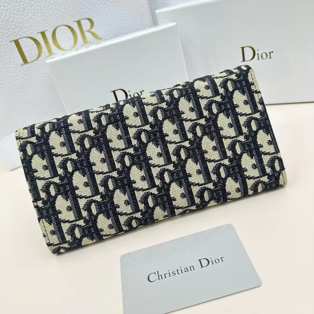 Dior 人気財布　Ｄ30