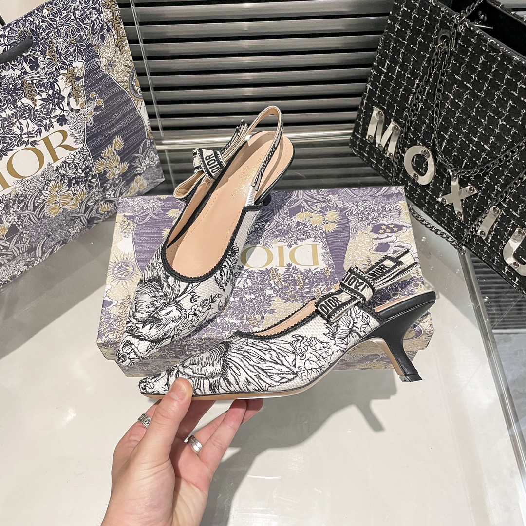 DIOR 新作刺繍ハイヒール 03zm 95759