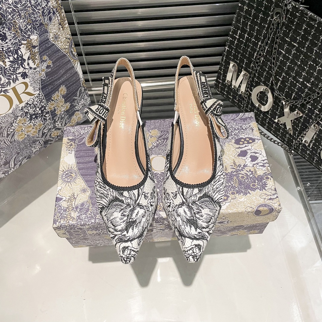 DIOR 新作刺繍ハイヒール 03zm 95759