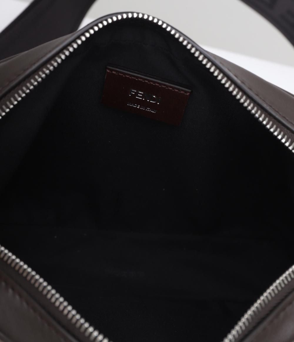 FENDI ブラウンFFファブリック バッグ カメラケース