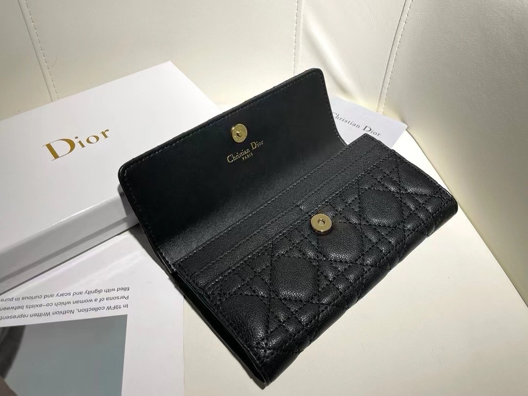 Dior　人気財布