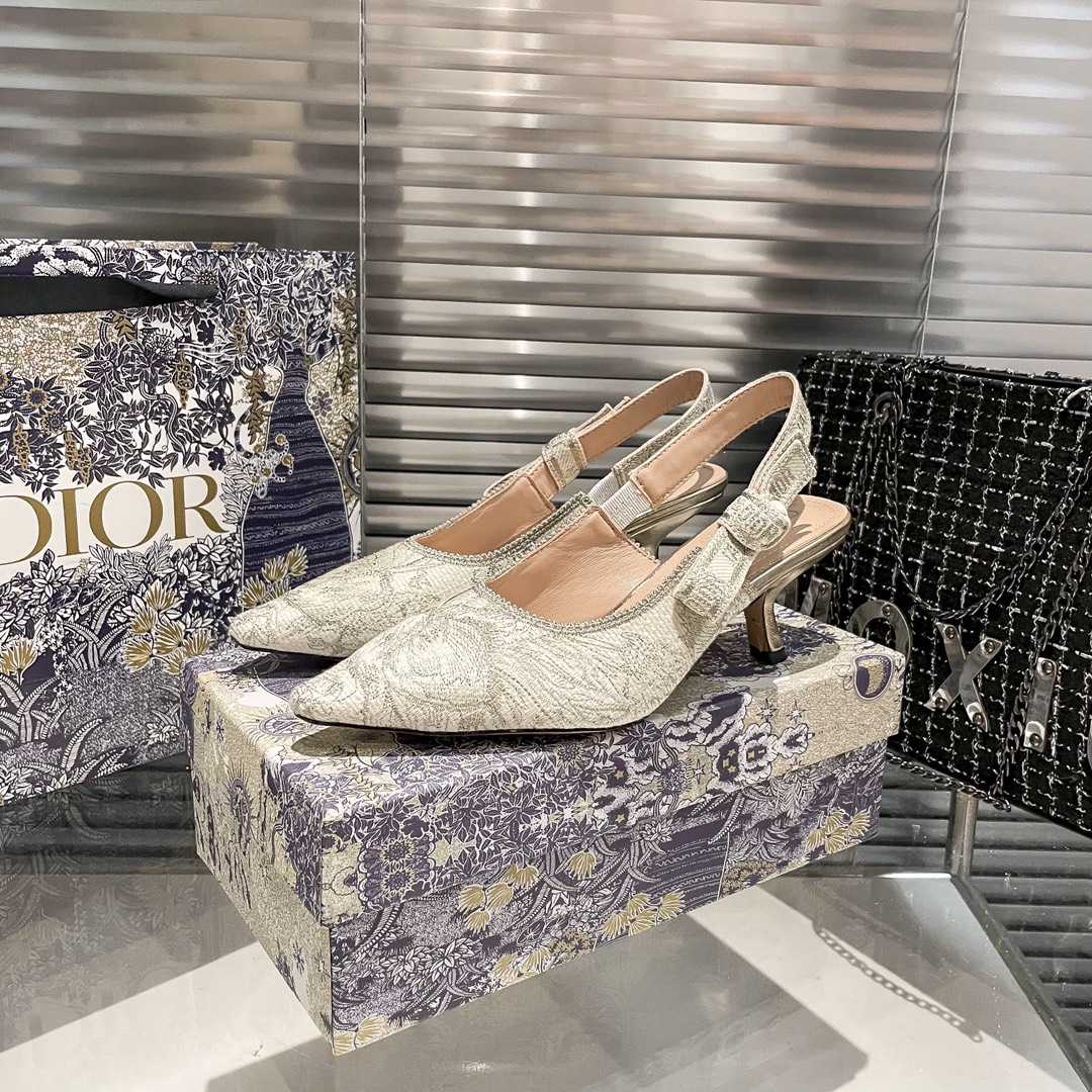 DIOR 新作刺繍ハイヒール 02zm 95759
