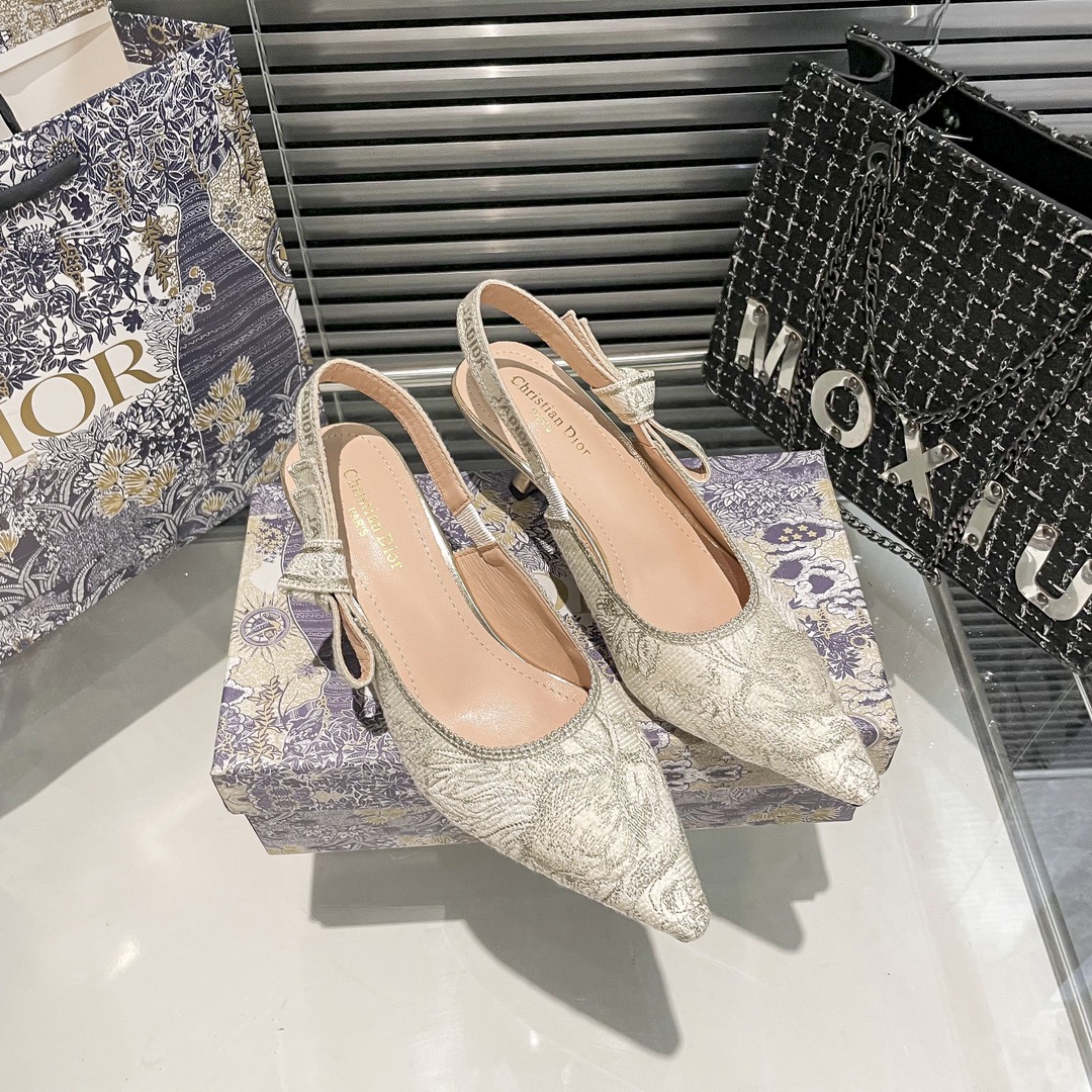 DIOR 新作刺繍ハイヒール 02zm 95759