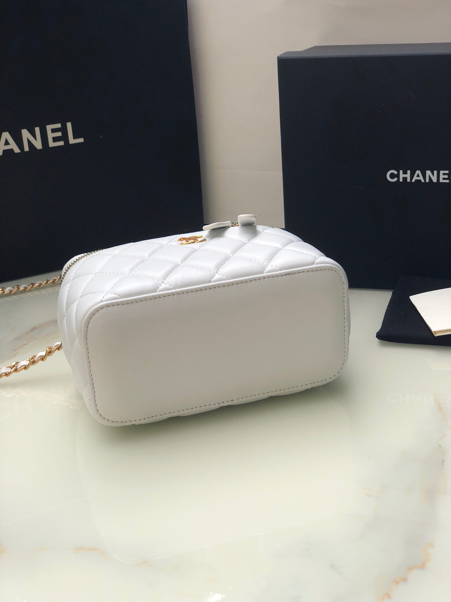 Chanel Classic Vanity 22C Bag with Chain AP2303