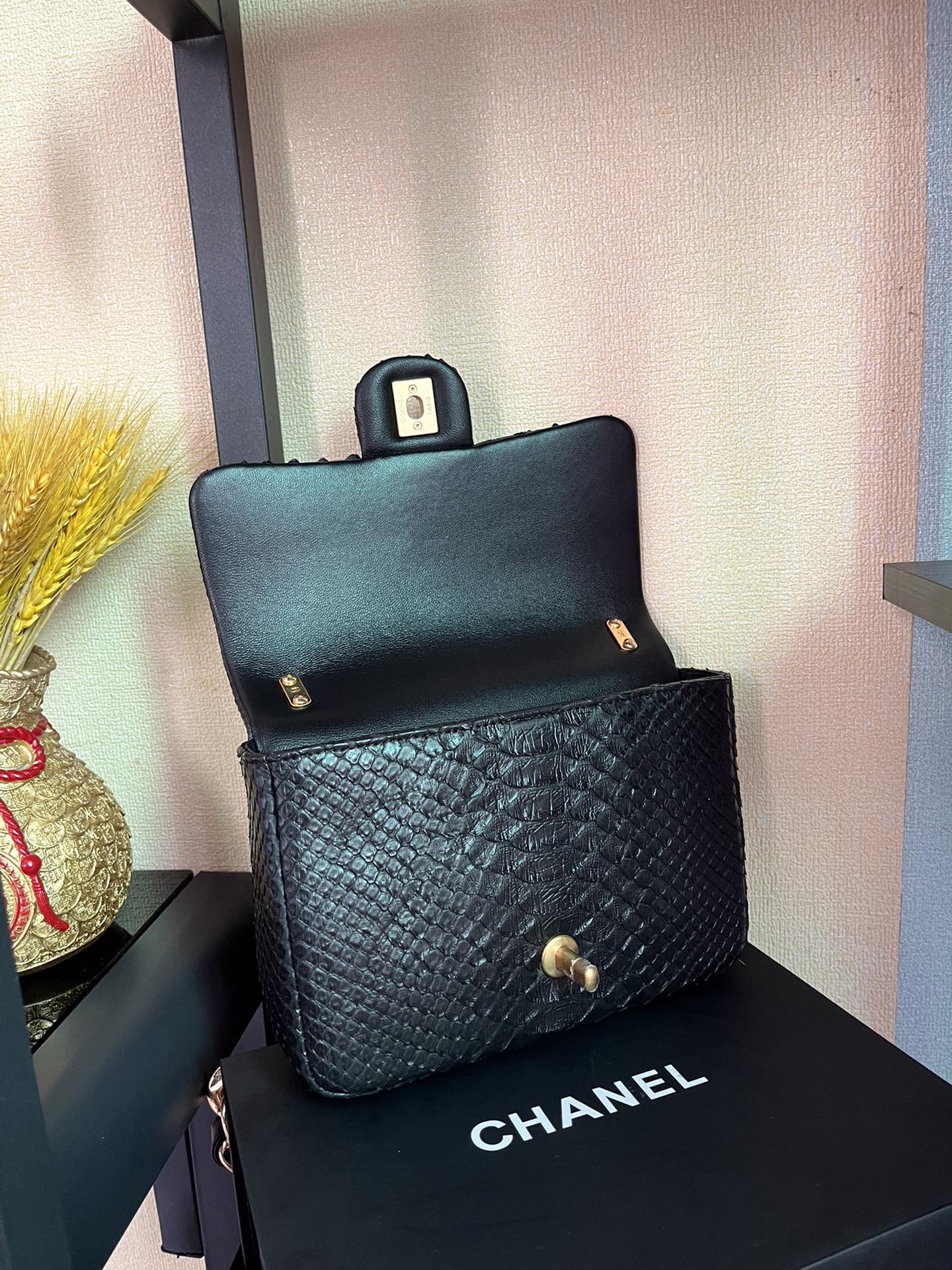 BOLSA CHANEL 2.55 PYTHON FLAP BAG AS3214
