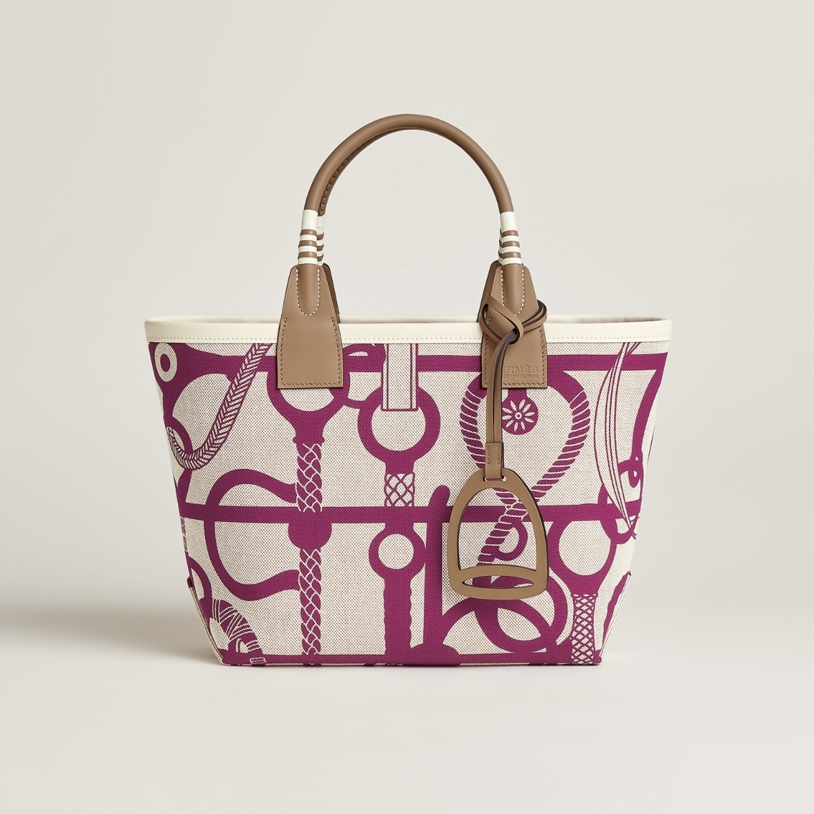 【鮮やかなカラーでフェミニン】HERMES Steeple 25バッグ