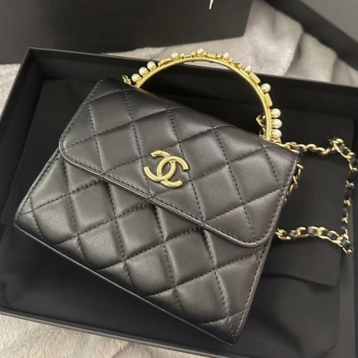 【ハンドルのロゴが可愛い?】CHANEL チェーン クラッチ パール