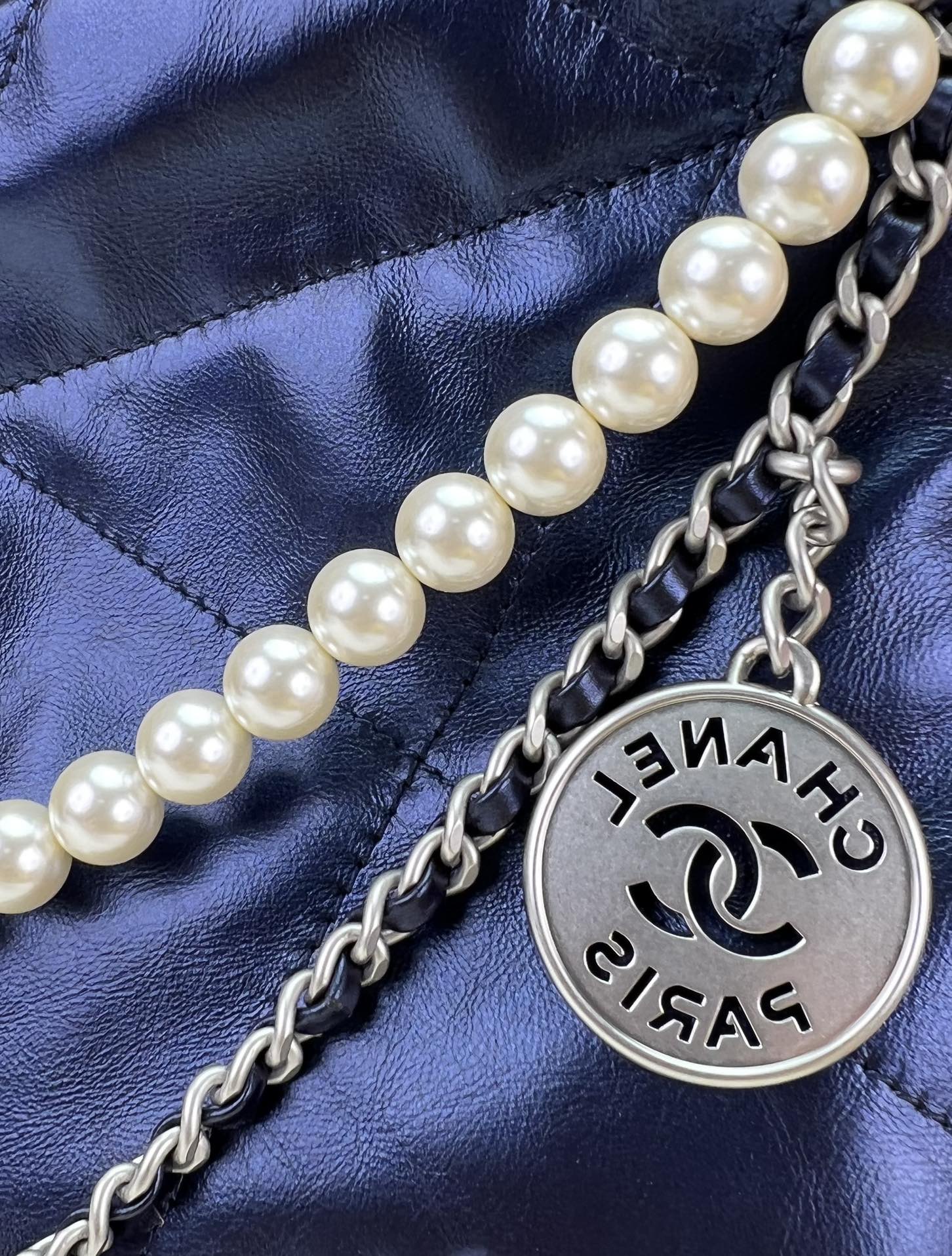 CHANEL 22 3989
