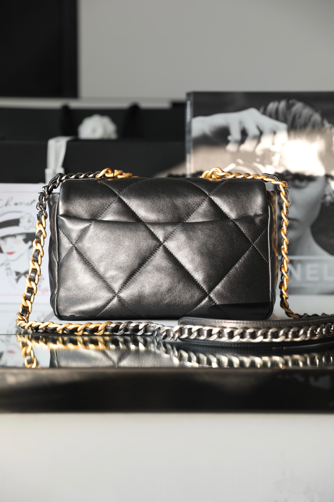 Chanel 19 AS1160