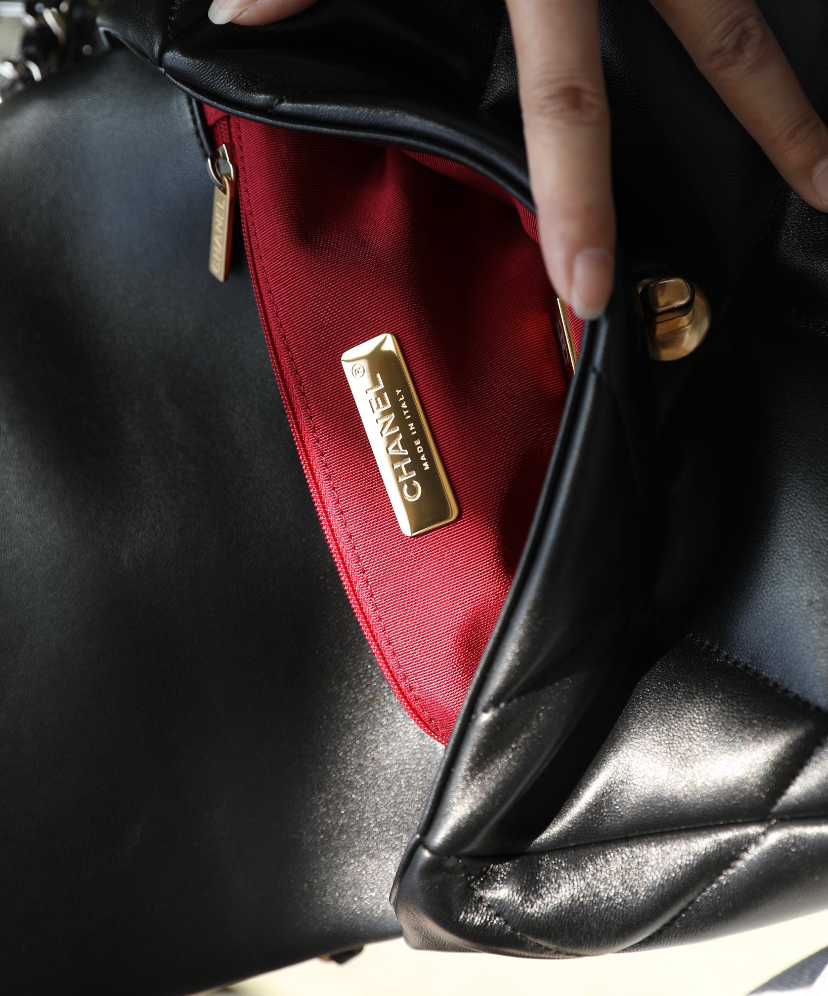 Chanel 19 AS1160