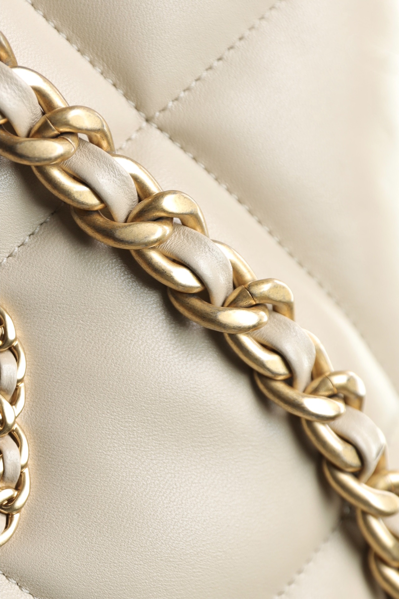 Chanel 19 AS1160
