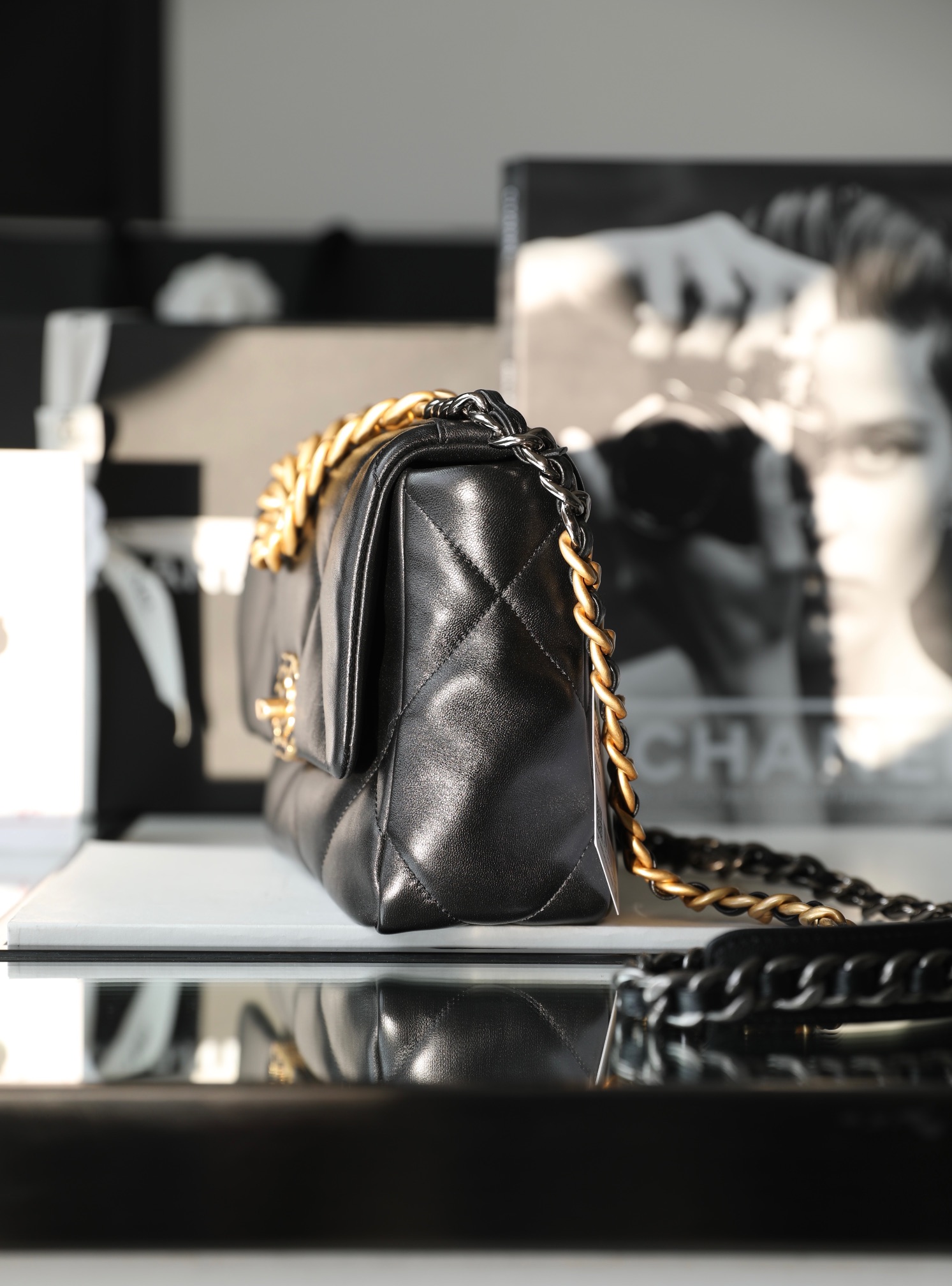 Chanel 19 AS1160