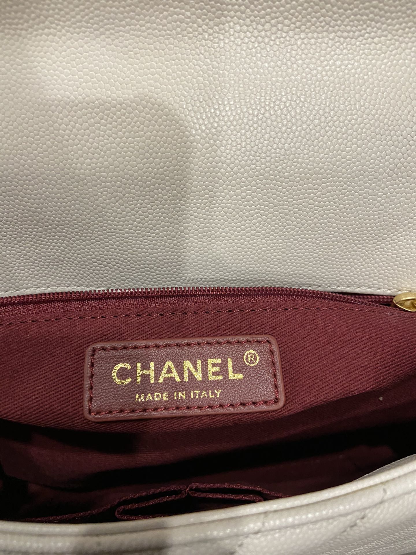 Chanel Cowhide handbag Large 92991