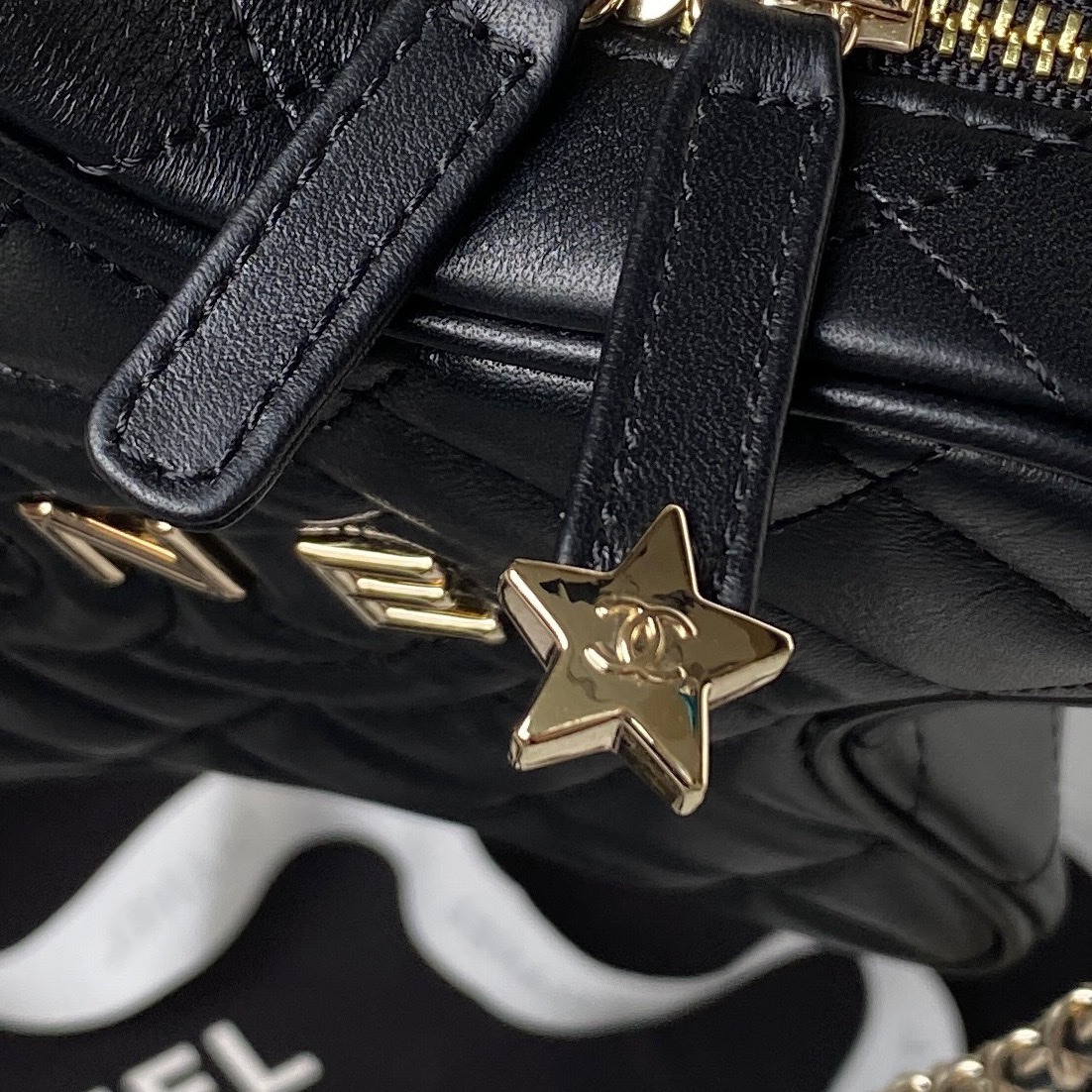 CHANEL 2024 Cruise CHANEL ☆STAR HANDBAG ☆AS4579