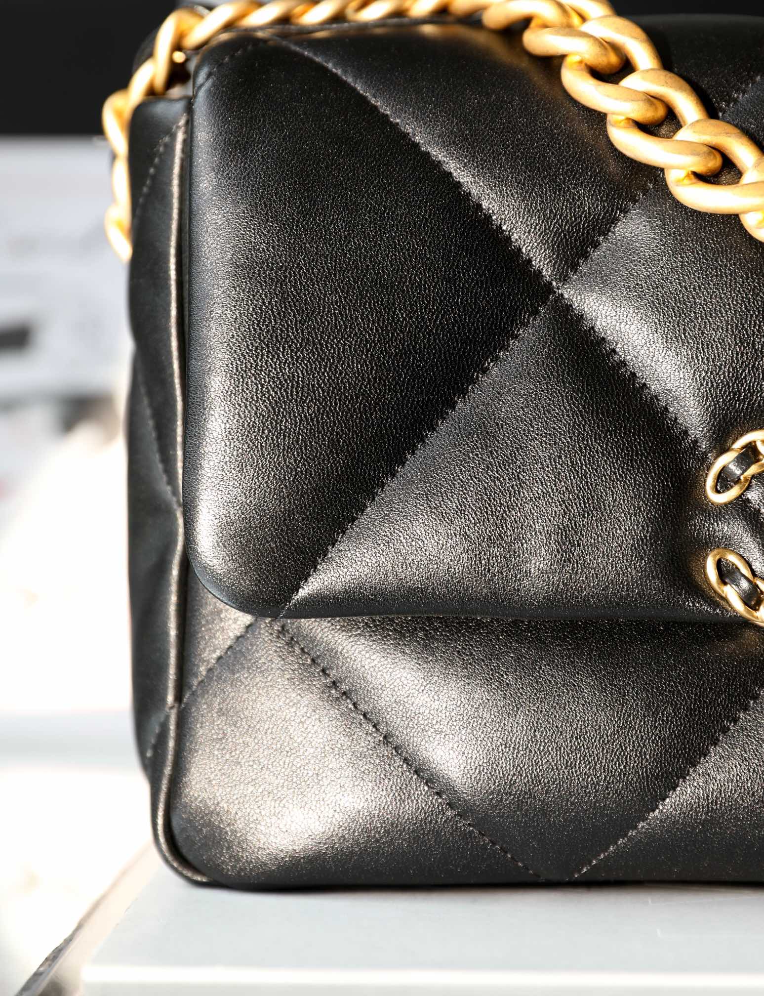 Chanel 19 AS1160