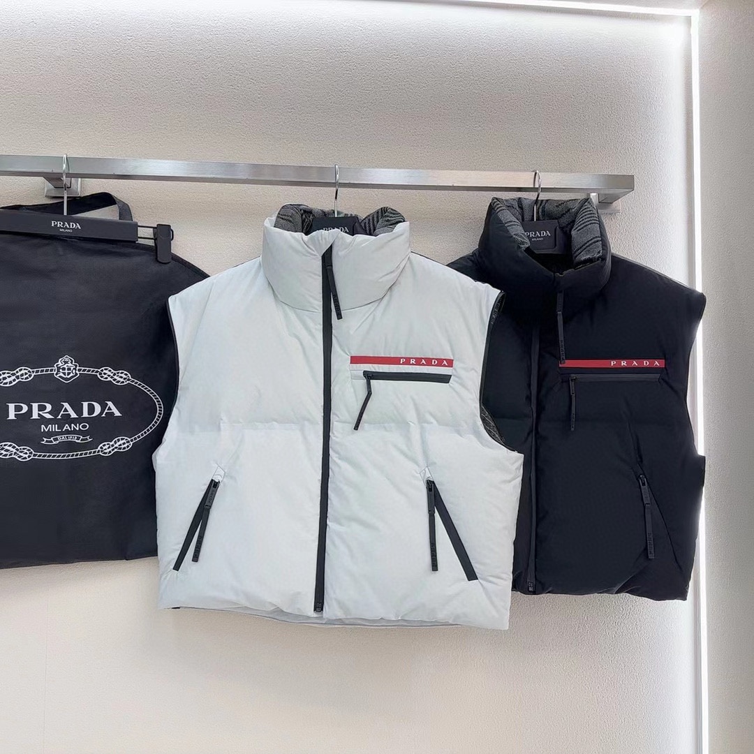 【 PRADA 旗艦店】ご好評に付き再入荷！！