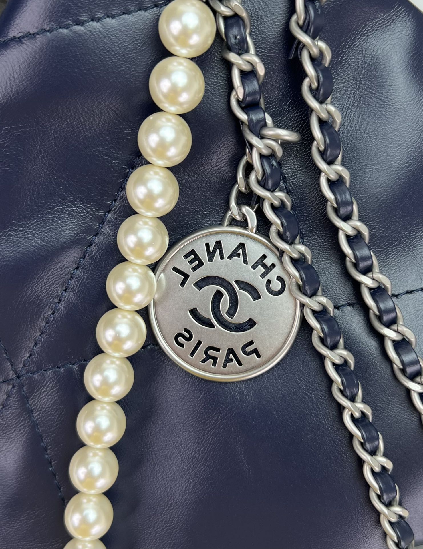 CHANEL 22 3989