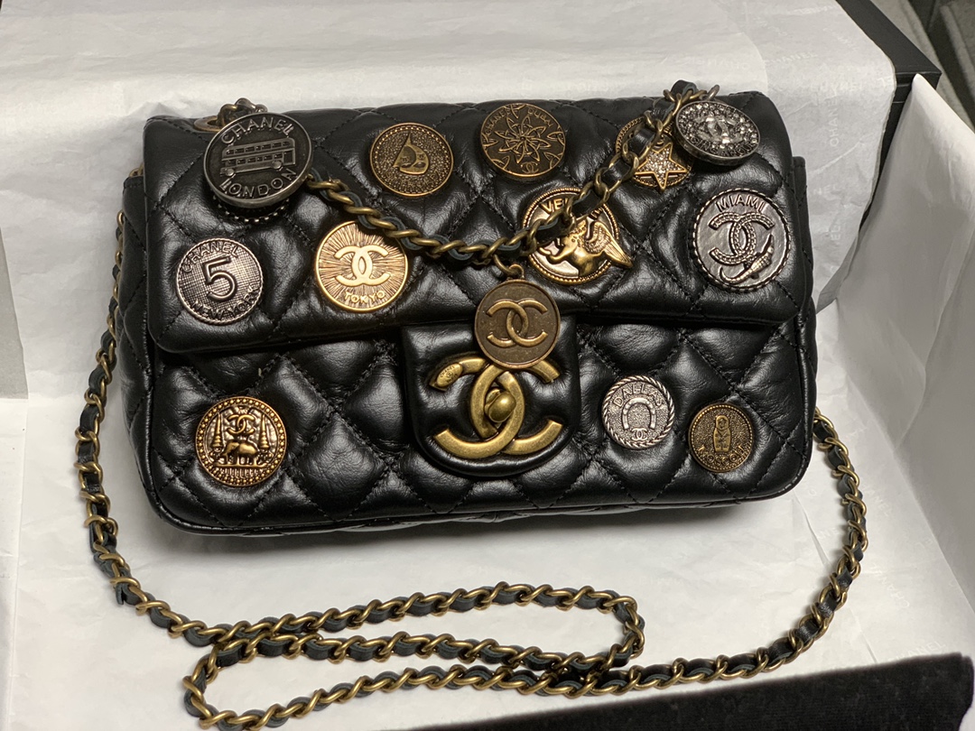 Chanel FLAP BAG AS2675