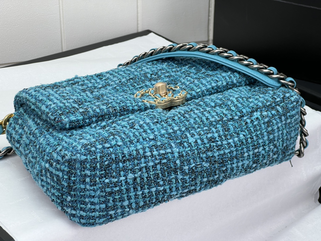 CHANEL 19 HANDBAG AS1161
