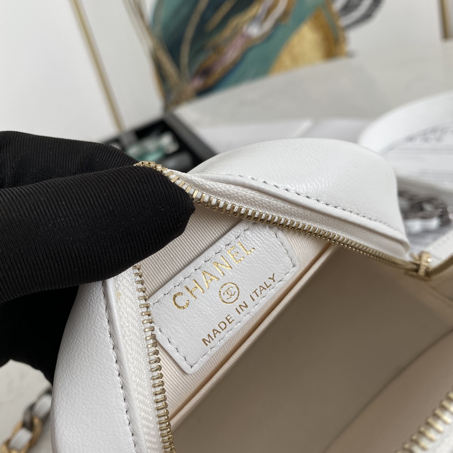 CHANEL 19 CLUTCH WITH CHAIN 0945