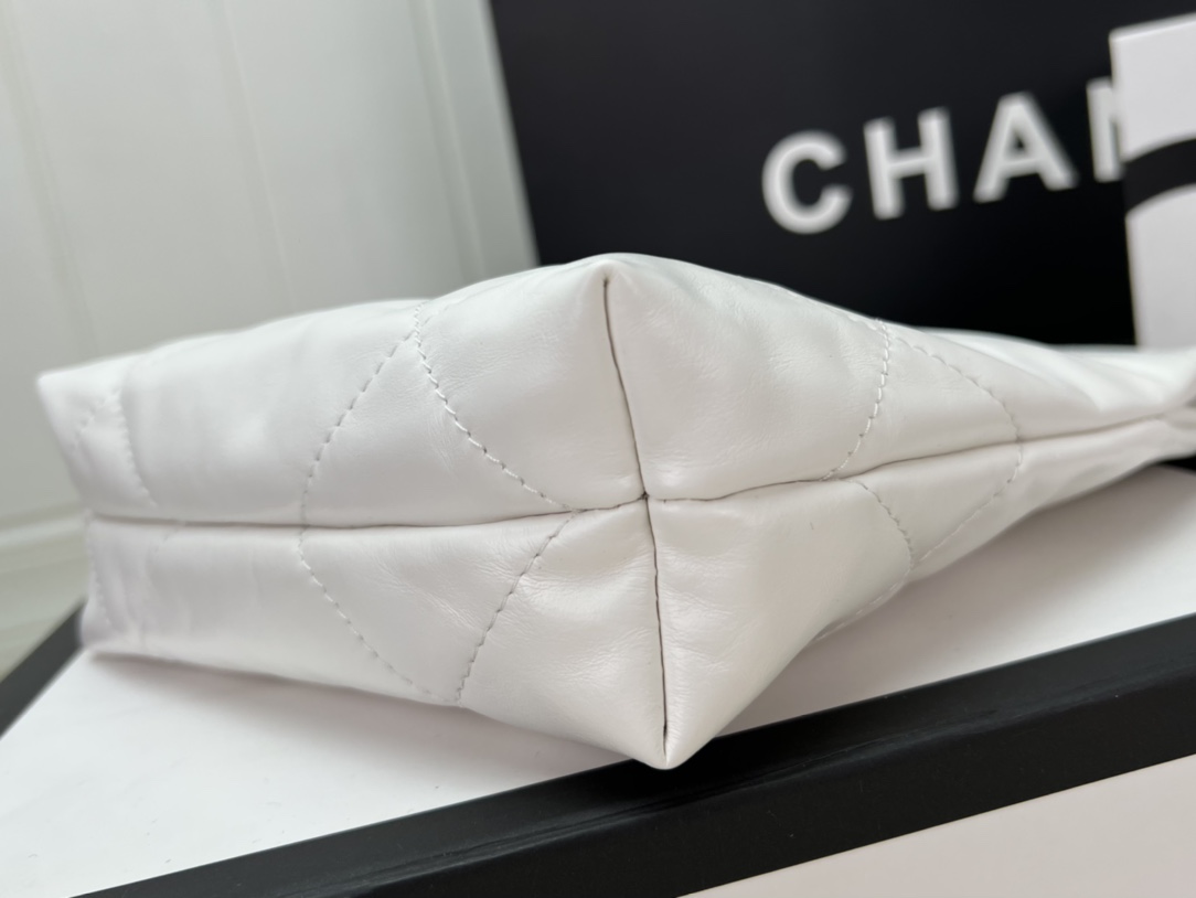 CHANEL 22 3989