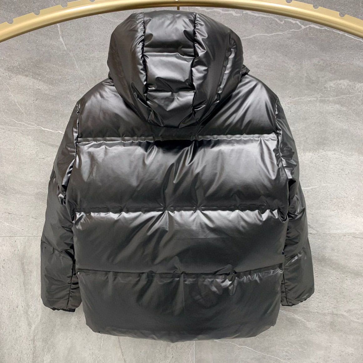 PRADA ダウンジャケット 代金引換 送料無料 おうちで試着