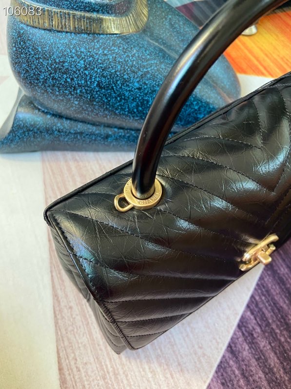 Chanel Cowhide handbag 92991