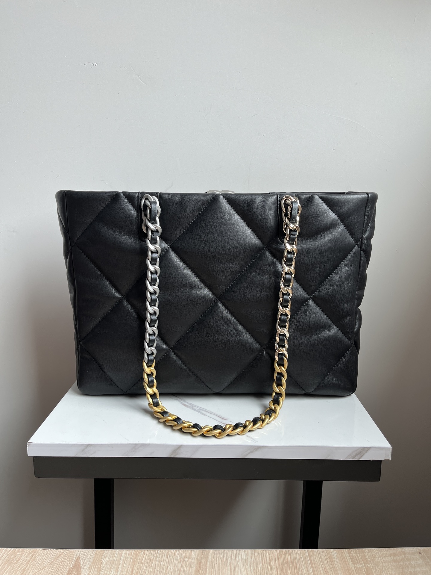 CHANEL 19 SHOPPING BAG 3360