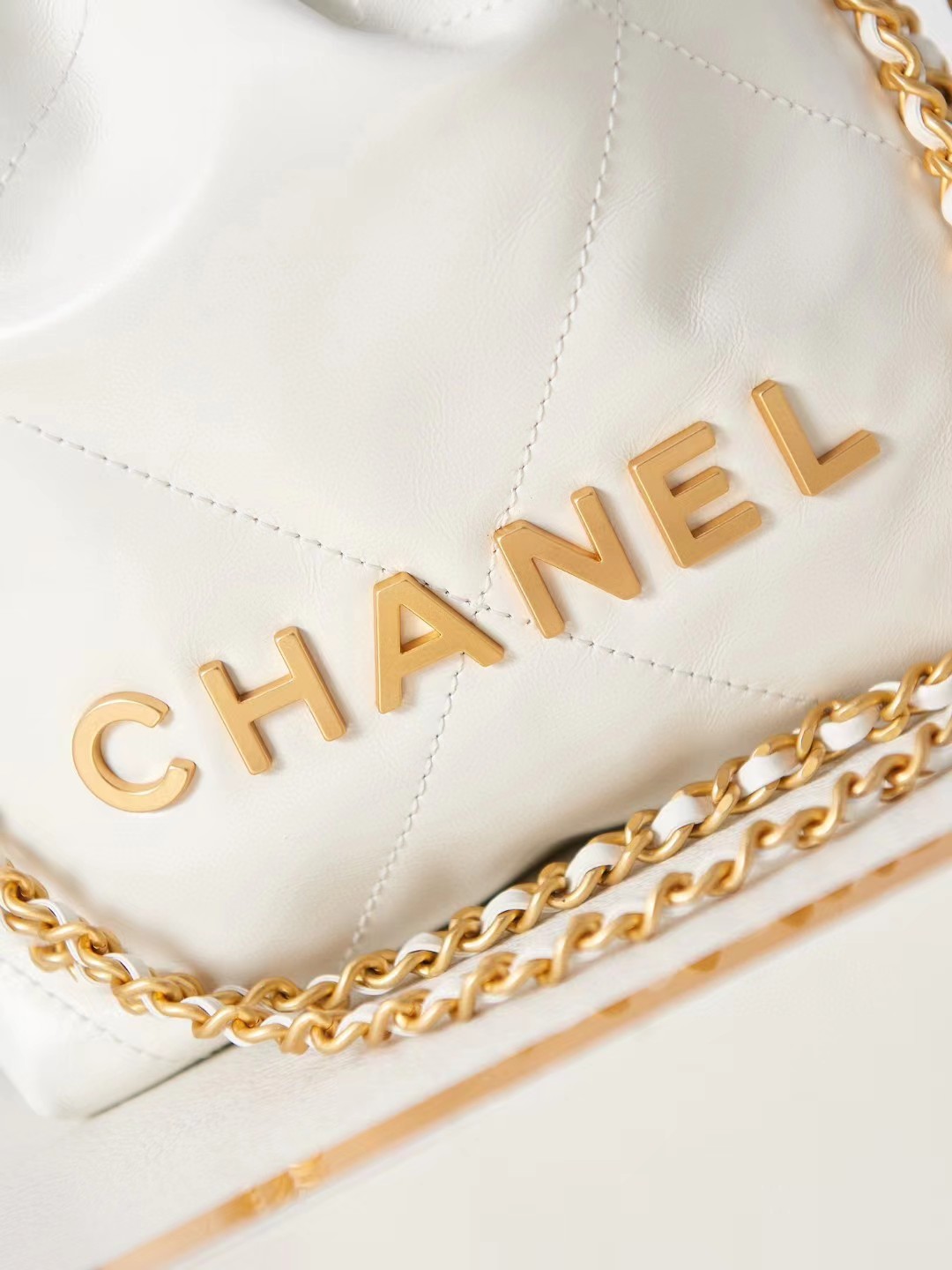 CHANEL 22 Bag Mini AS3980