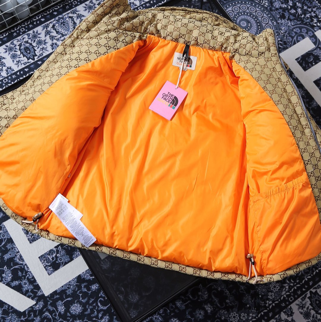 【超人気】特価開催 The North Face モノグラム ダウンジャケット