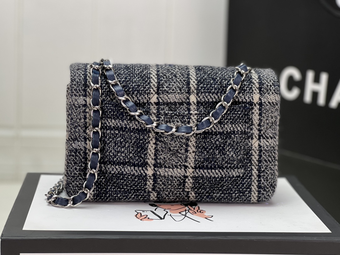 Chanel MINI CLASSIC FLAP BAG 1116