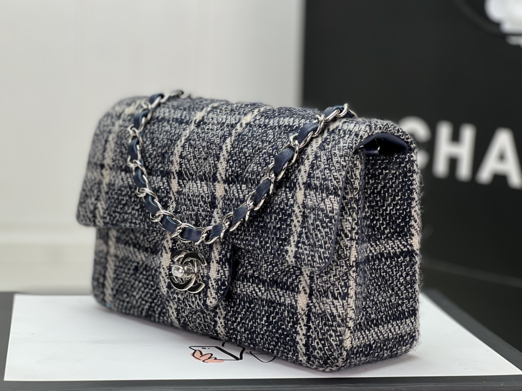 Chanel MINI CLASSIC FLAP BAG 1116
