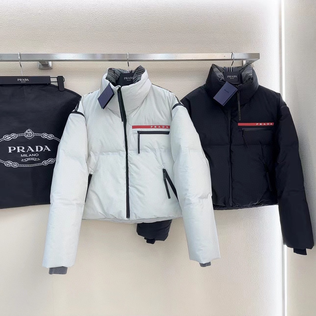 【 PRADA 旗艦店】ご好評に付き再入荷！！