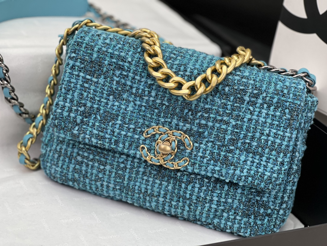 CHANEL 19 HANDBAG AS1161