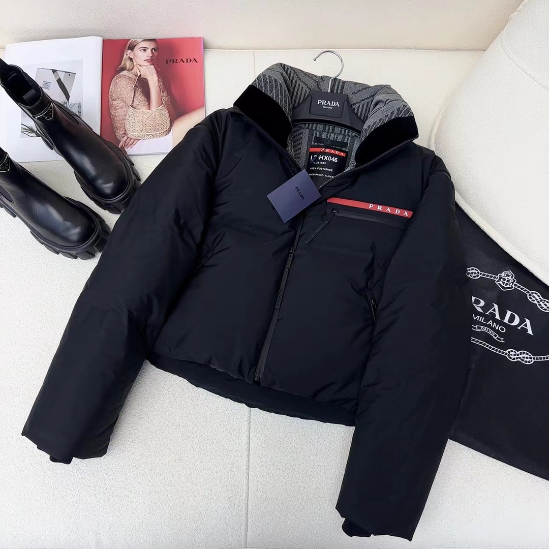 【 PRADA 旗艦店】ご好評に付き再入荷！！
