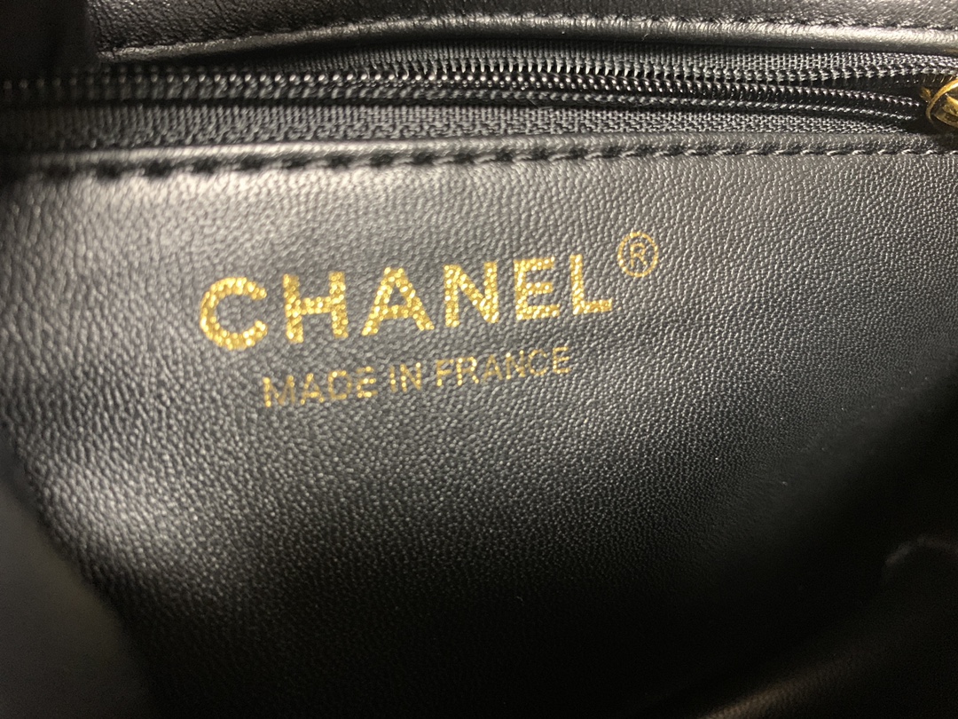 Chanel FLAP BAG AS2675