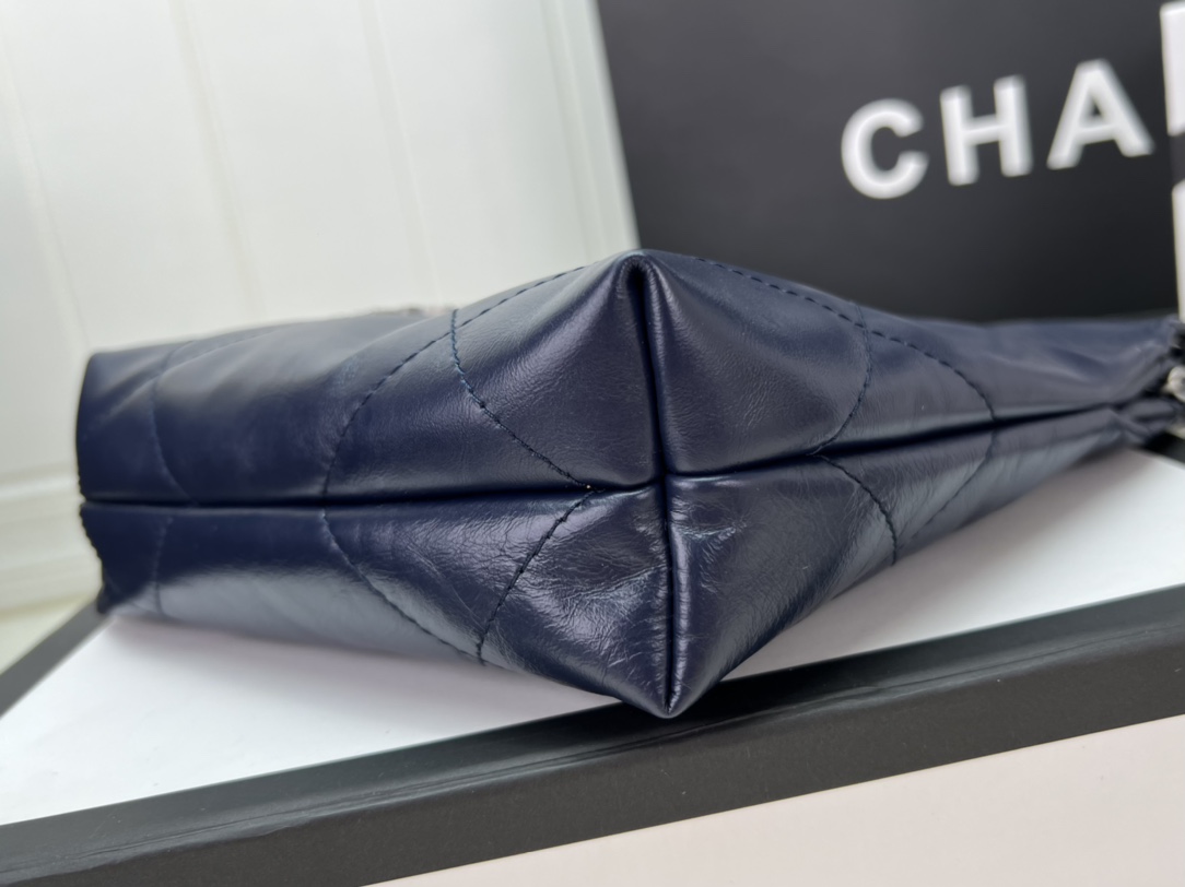 CHANEL 22 3989