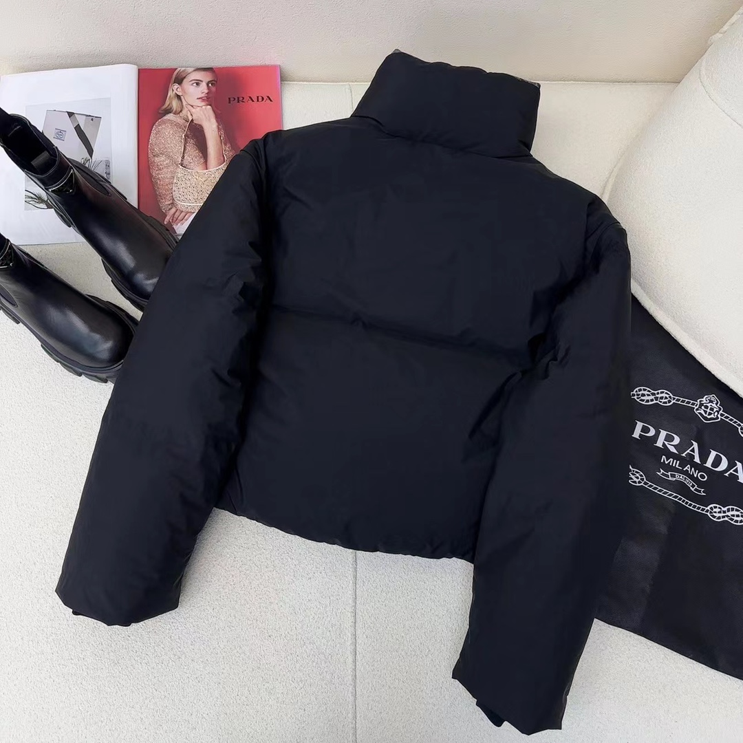【 PRADA 旗艦店】ご好評に付き再入荷！！